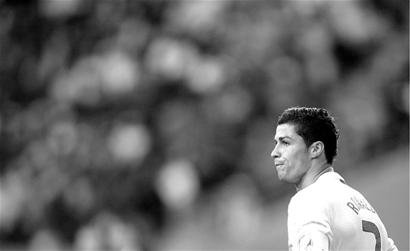 世俱杯冠军双线崩盘？从6场不败到4场不胜！欧冠掉出前10+英超跌第5（世俱杯霸主陷入双线低迷：6场不败变4场不胜，欧冠跌出前十、英超滑至第5）