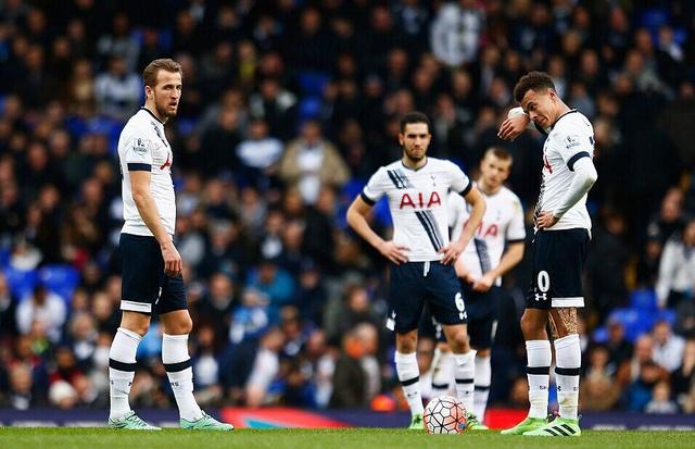 埃因霍温主帅：斯洛特会扭转局面，利物浦需要捏合优秀的球员（埃因霍温主帅：看好斯洛特力挽狂澜，利物浦需尽快磨合精英阵容）