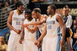 NBA：湖人加时不敌掘金 詹姆斯空砍准三双（NBA：湖人加时憾负掘金，詹姆斯准三双难救主）