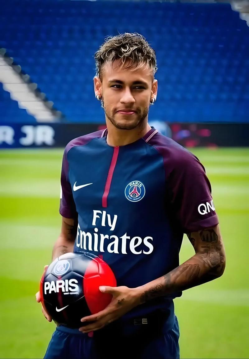 踢球者：于帕原则上愿意留在拜仁，但续约条款必须让他满意（踢球者：于帕倾向留在拜仁，但续约条件须令其满意）