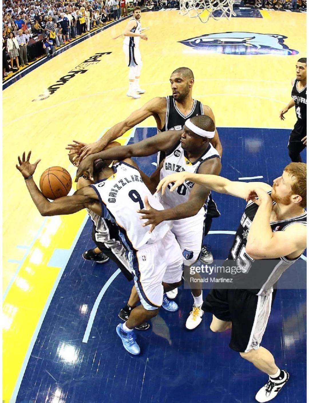 诺坎普附近商家：巴萨不在的这两年，我们的营业额下降了近70%（巴萨离开这两年，诺坎普周边商户营收缩水近七成）