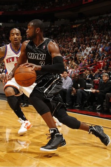 海港在亚冠已跨赛季10场不胜，上次赢球是整整一年前（亚冠赛场海港已10战未胜，距上次赢球整整一年）