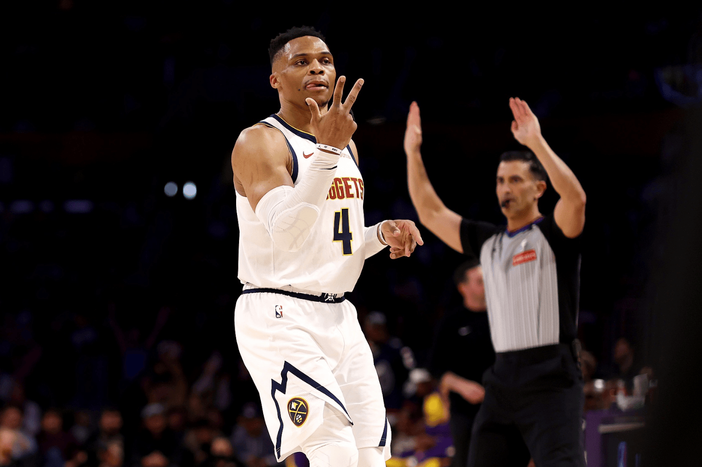 阿斯：皇马绝不会通过竞价来引援中卫，专注于合同到期的球员（阿斯：皇马不参与中卫竞价，重点锁定合同将满的球员）