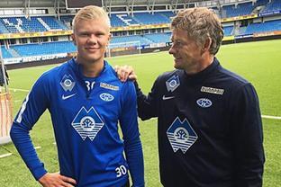 保罗生涯总助攻和抢断皆排名历史第二，仅次于斯托克顿（保罗生涯助攻与抢断双双位居历史第二，仅逊斯托克顿）