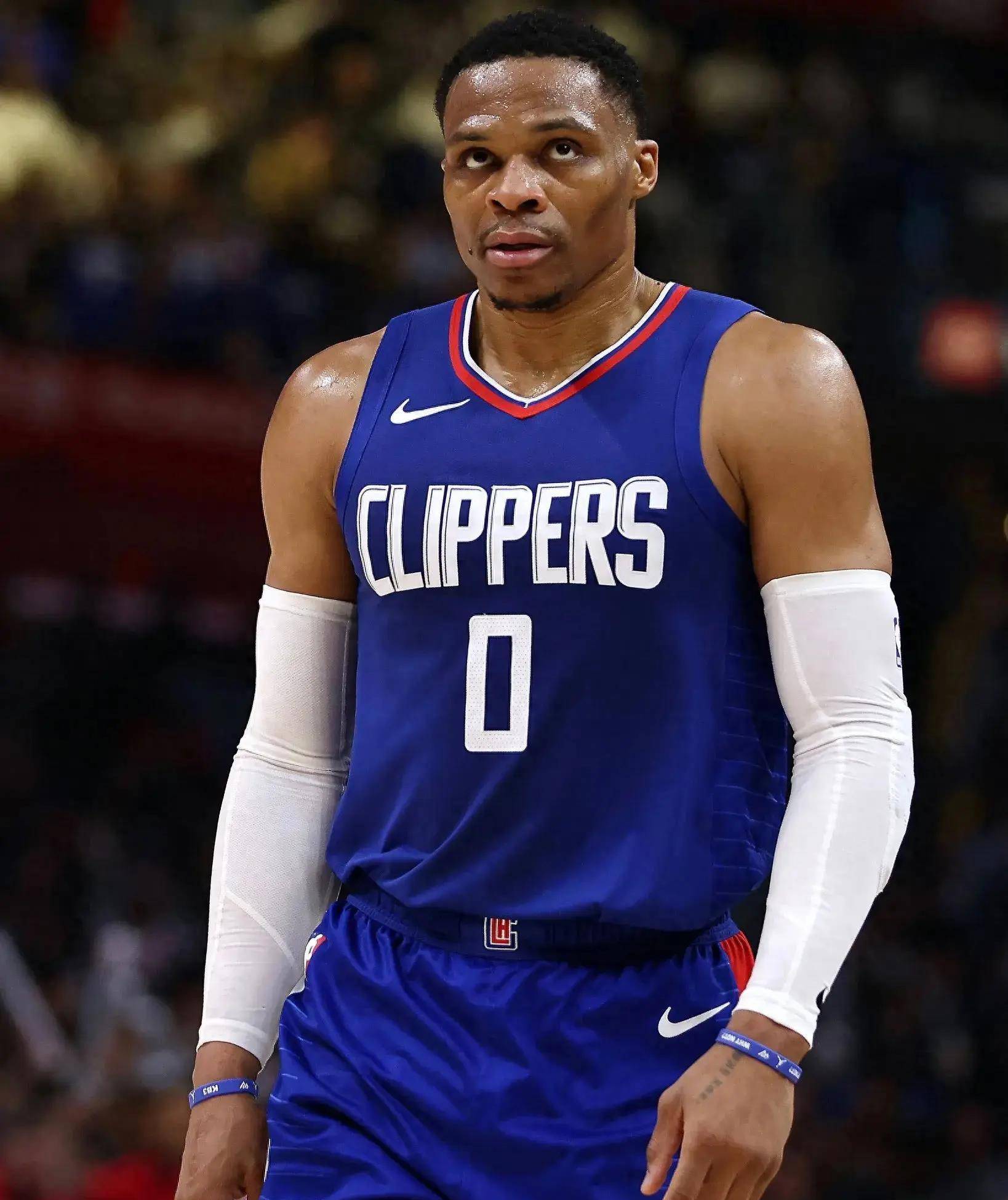 绿茵上的精准艺术：高尔夫运动的优雅与坚守（果岭间的精确之美：高尔夫的优雅与执着）