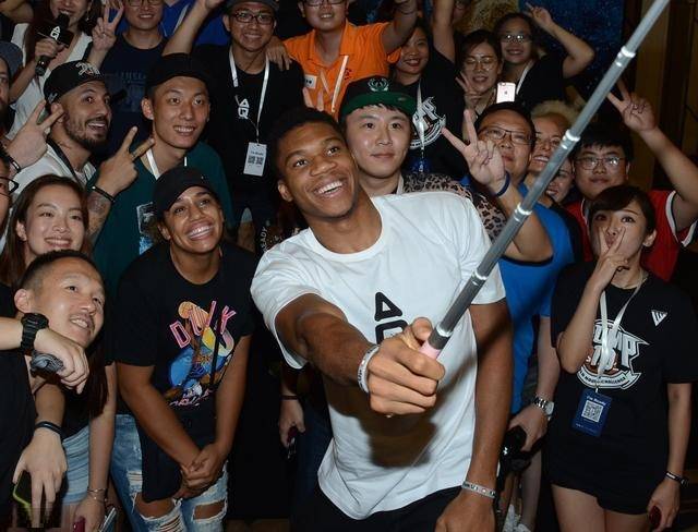 世界杯诡事录之抽签篇：重温国足被抽出的那一刻（世界杯奇闻录·抽签篇：重温国足被抽中的瞬间）