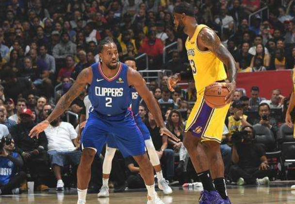 詹姆斯生涯关键时刻出手至少4次投篮的比赛，命中率达59%（詹姆斯职业生涯关键时刻单场出手≥4次时，投篮命中率高达59%）