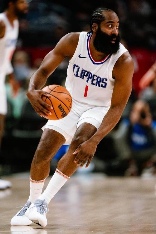 76人三分手感火热（76人三分火力全开）