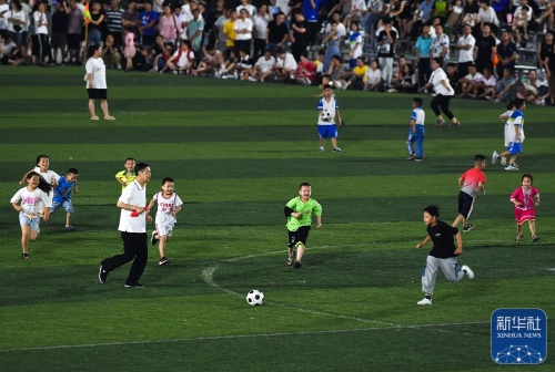 斯基拉：国米派球探考察卡利亚里20岁的右翼卫帕莱斯特拉（据斯基拉报道，国米派球探赴卡利亚里考察20岁右翼卫帕莱斯特拉）