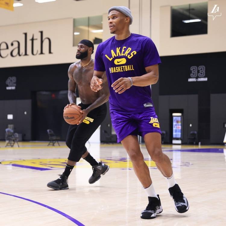 孔帕尼：我不想看到“孔帕尼足球”，我想看到拜仁的风格（孔帕尼：不追求“孔帕尼足球”，只想踢出拜仁风格）