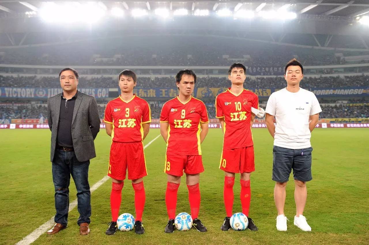 10分优势变5分！考文垂近两轮不胜，主帅兰帕德压力陡增（10分领先缩水至5分！考文垂连两轮未取胜，兰帕德压力飙升）