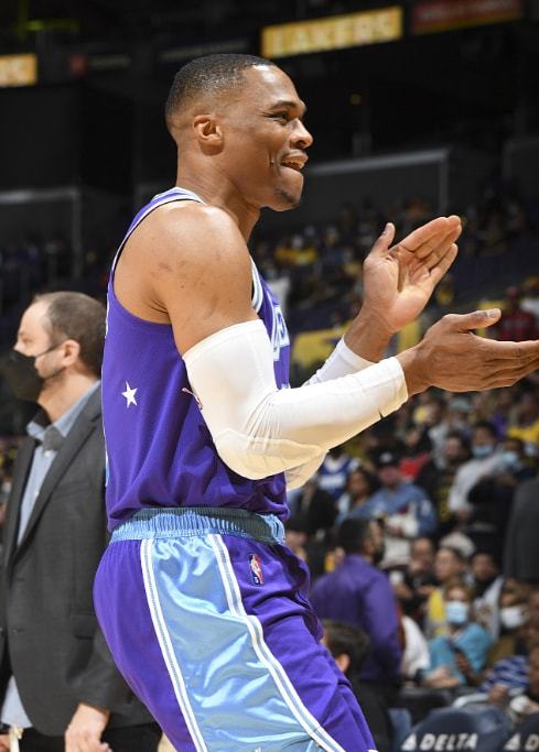 2亿姆巴佩回来了！贝林跌，居莱尔暴涨，德转把这届皇马玩明牌了（2亿先生姆巴佩归来！贝林身价回落、居莱尔飙升，德转这回把皇马底牌全亮了）