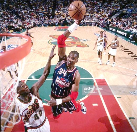 美因茨vs圣保利：李在城、阿米里首发，杰克逊-欧文、季维加瓦出战（美因茨战圣保利：李在城、阿米里先发，杰克逊-欧文、季维加瓦登场）