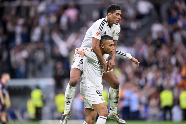 官方：湖火圣诞大战 詹姆斯与杜兰特将创造历史得分最高的对决！（官宣：湖火圣诞夜对决，詹姆斯与杜兰特或上演史上最高得分之战）