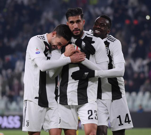 已成惯例，阿根廷足协主席赛前晒与梅西、德保罗合照（阿根廷足协主席赛前照例与梅西、德保罗合影）