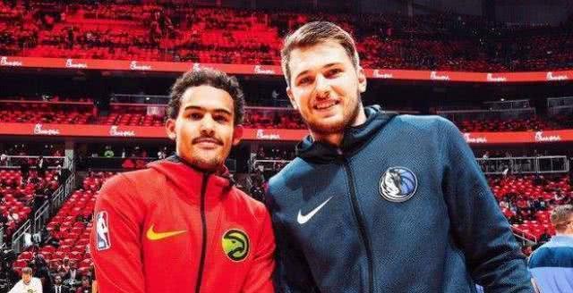 记者：多家豪门有意荷甲19岁中场斯密特，后者被标价2200万镑（多家豪门相中荷甲19岁中场斯密特，标价2200万英镑）