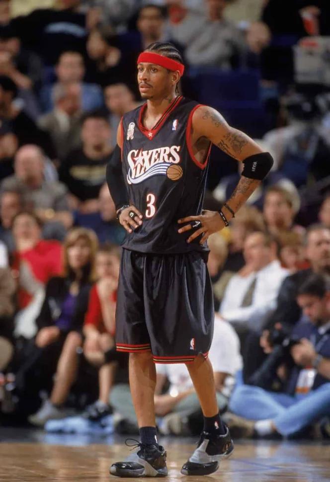 悲壮离场！萨格斯上半场25分扛起球队，下半场受伤只得1分（悲情谢幕！萨格斯上半场狂砍25分撑起球队，下半场受伤仅拿1分）