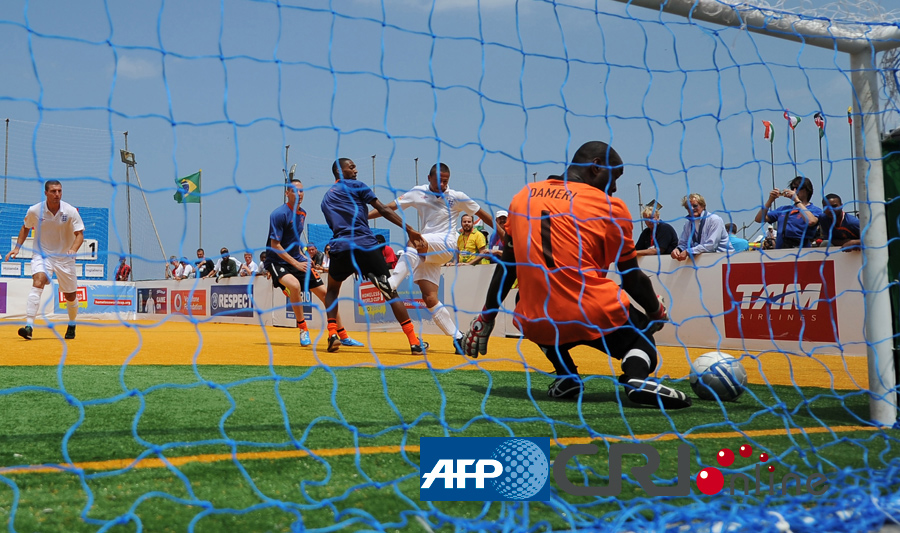 库尼亚赛后向老东家狼队球迷鼓掌致谢（库尼亚赛后鼓掌致谢前东家狼队球迷）