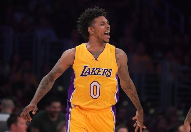 25中14高效命中率，穆雷火力全开（穆雷状态爆棚，25投14中效率惊人）