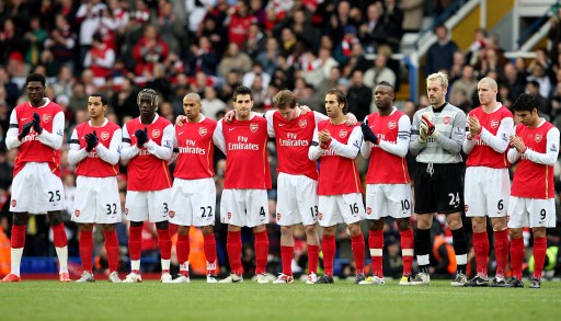 努力追赶！孙铭徽反击信手拈来送背传 胡金秋跟进接球上篮得手（奋力追分！孙铭徽快攻背传妙传，胡金秋跟进上篮命中）