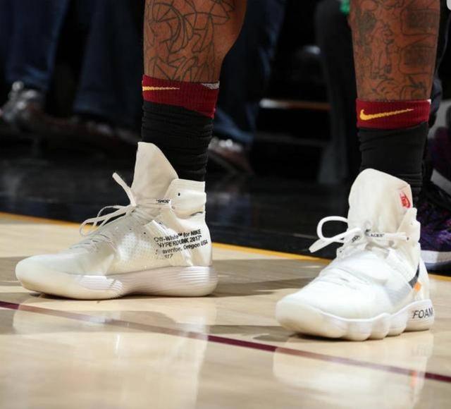 英超焦点战：利物浦主场迎战热刺,（英超重磅对决：利物浦主场对阵热刺）