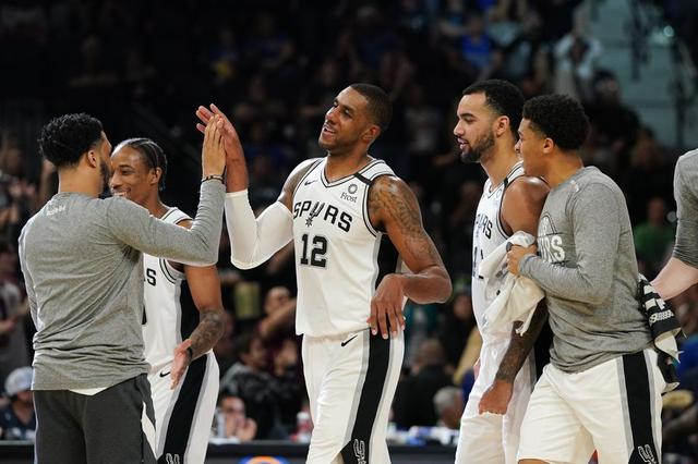 拜仁连续20场德甲进球超过2球，追平13／14赛季瓜帅的纪录（拜仁德甲已连续20场单场至少进3球，追平13／14赛季瓜帅纪录）