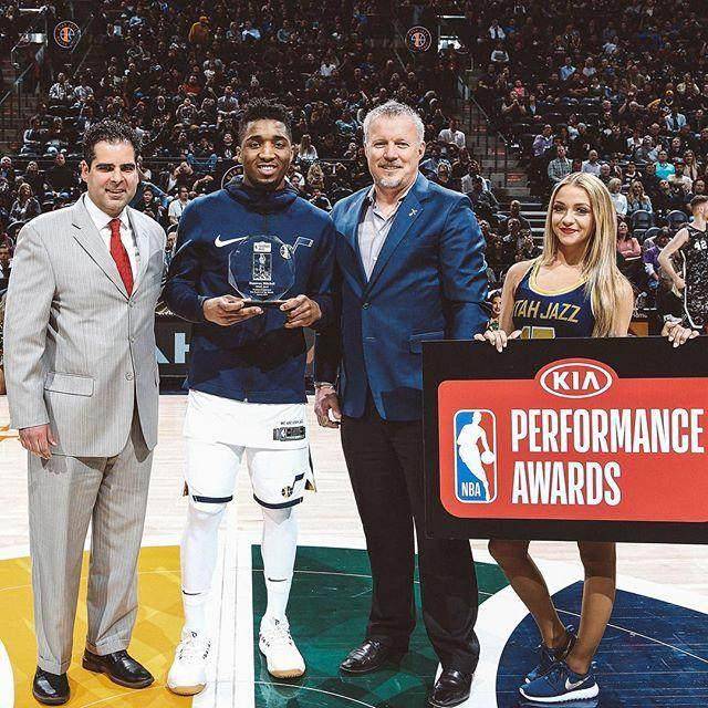 TA：奥赖利首秀表现得游刃有余；安德森很好地控制了比赛节奏（TA：奥赖利处子战驾轻就熟，安德森牢牢掌控比赛节奏）