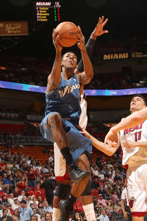 KD：伊森能从1防到5&手快又准 我告诉他要适应首发球员的上场时间（KD称伊森可防1至5号位、手速又快又准：已要求他适应首发出场时间）